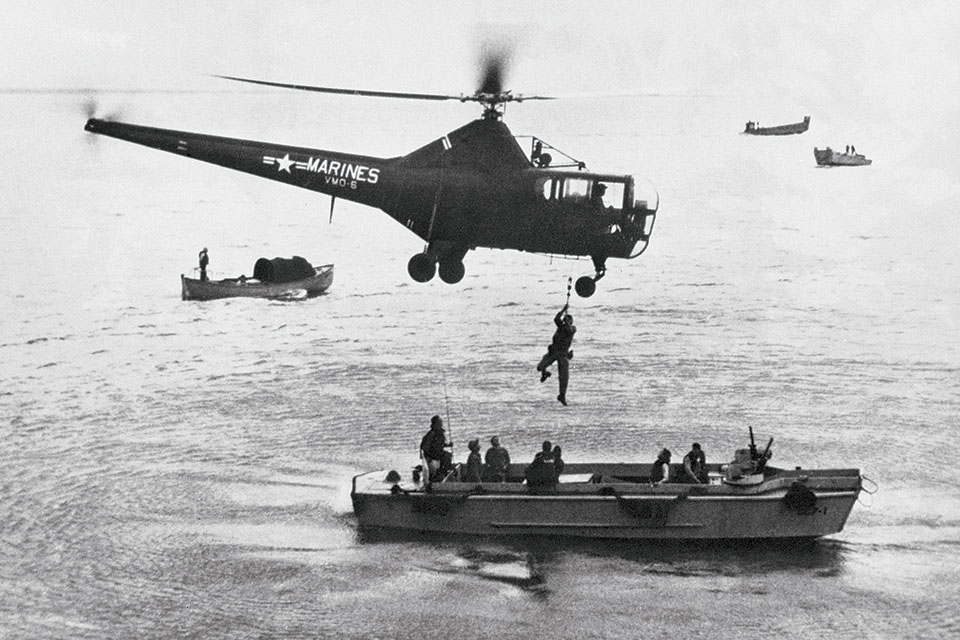 A Sikorsky HO2S-1 transfers a Marine from an LCVP (landing craft, vehicle, personnel) to the command ship Mount McKinley during the amphibious landing at Inchon on September 16, 1951. (Bettmann/Corbis)