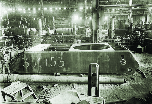 A Maus hull lies coated in dust at an abandoned Krupp factory at the war’s end. (© Imperial War Museums, STT 9117)
