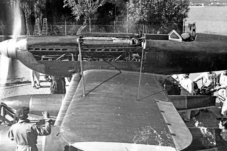 The racer was powered by not one, but two, Fiat A.S.6 V-24 48-valve engines mounted in tandem, generating a total of 2,850 hp. (HistoryNet Archives)