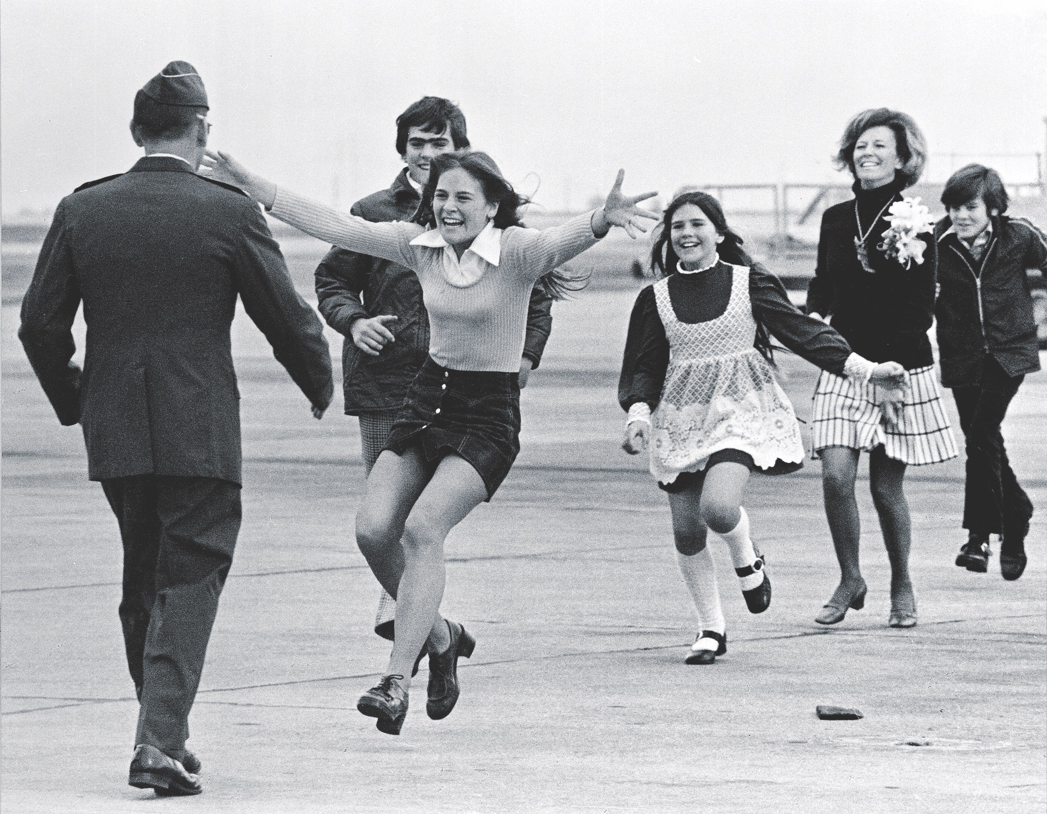 Wife Loretta Stirm and her four children rush toward released POW Air Force Lt. Col. Robert L. Stirm at Travis Air Force Base in California on March 17, 1973. (AP Photo/Sal Veder)