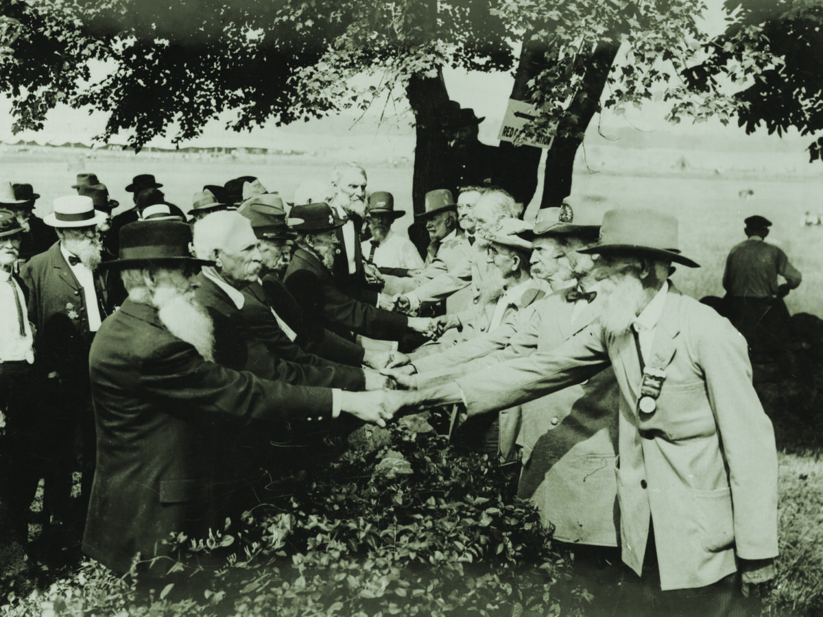 gettysburg-veterans-handshake