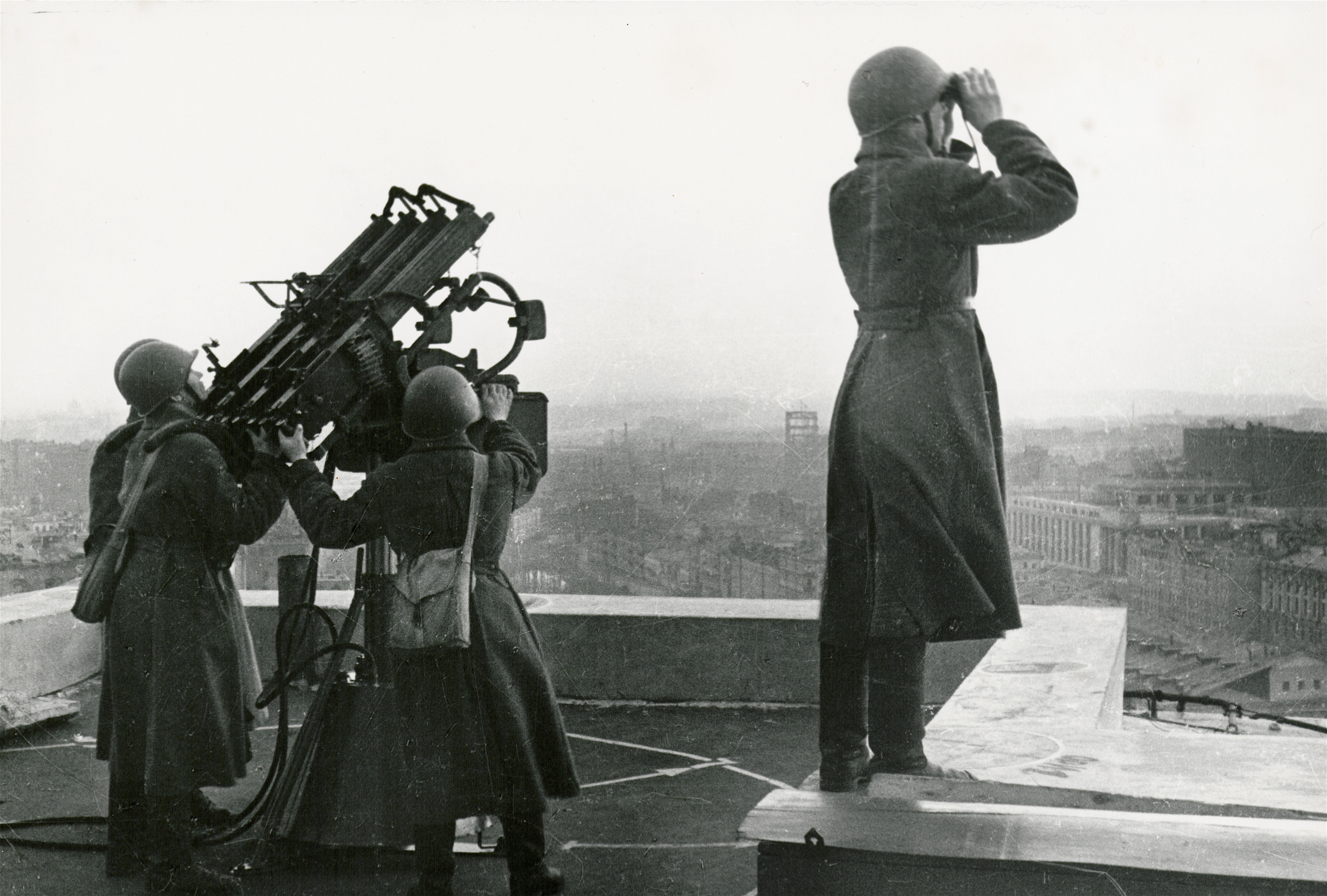 Soviet gunners (such as these shown in Russia, c. 1941) directed fire at Devyatayev's plane, believing he was a German bomber, during his flight home. / Museum of Danish Resistance Archive