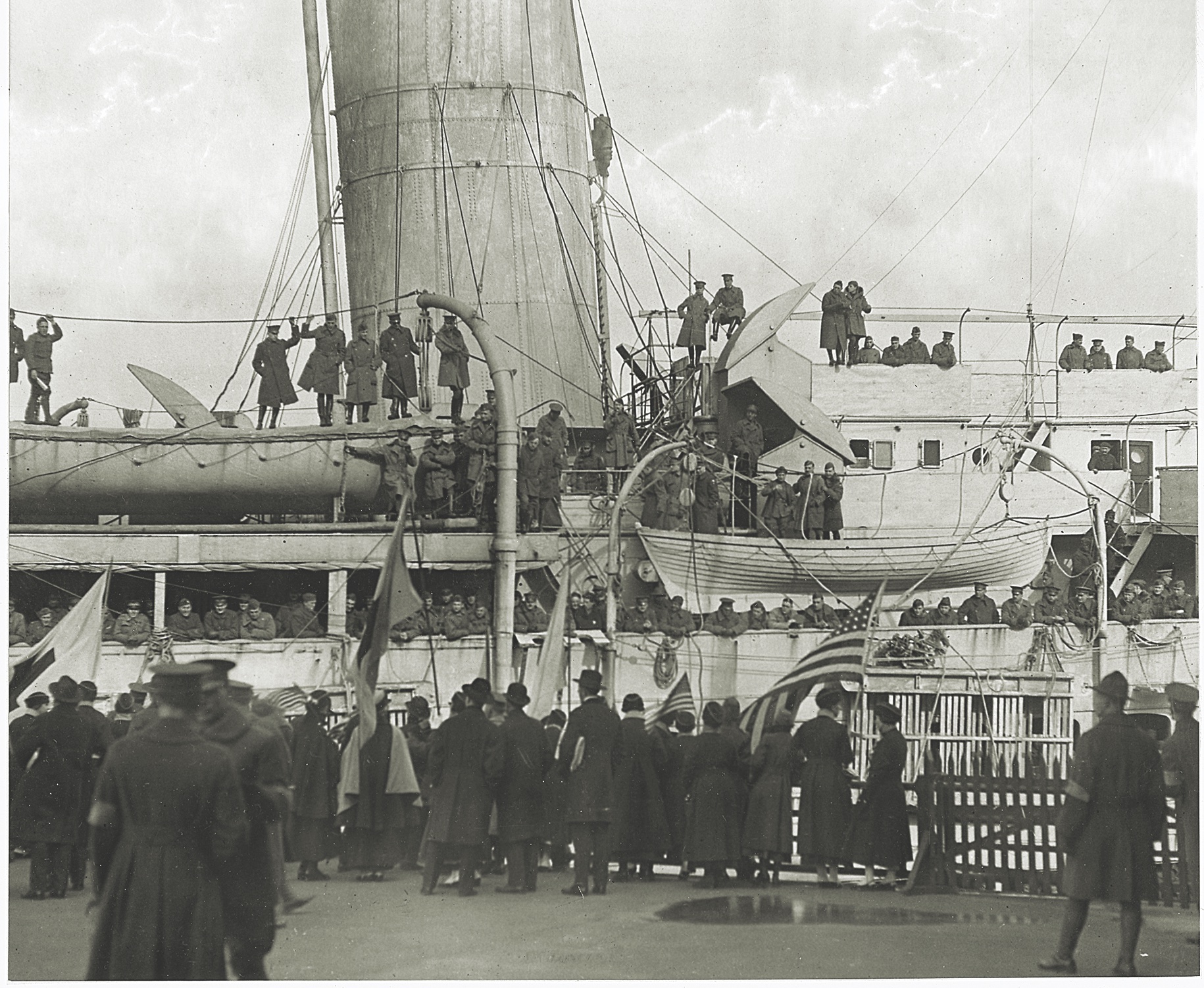 The Harlem Hellfighters and members of another African American infantry regiment arrive in New York on the SS Stockholm. (National Archives)