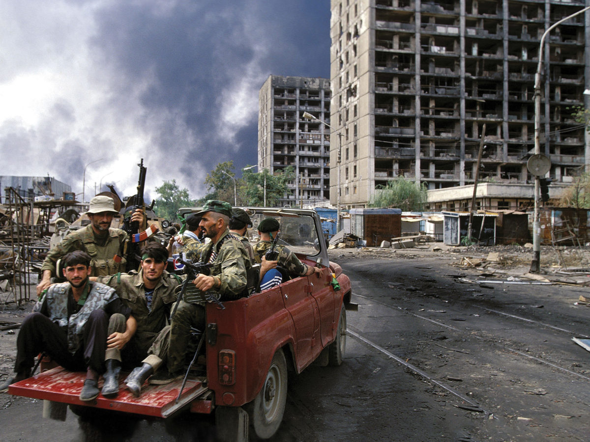 Chechen fighters in Grozny in 1996