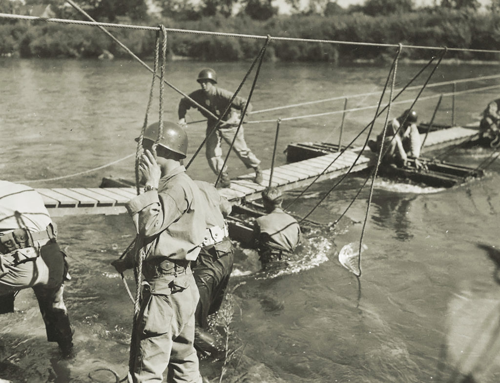 patton-pontoon-bridge-crossing-ww2