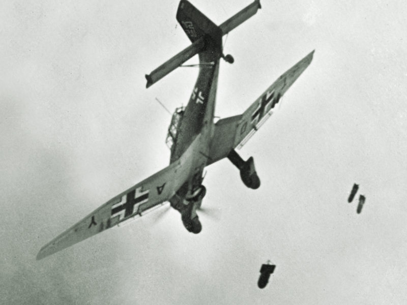 ww2-german-stuka-dive