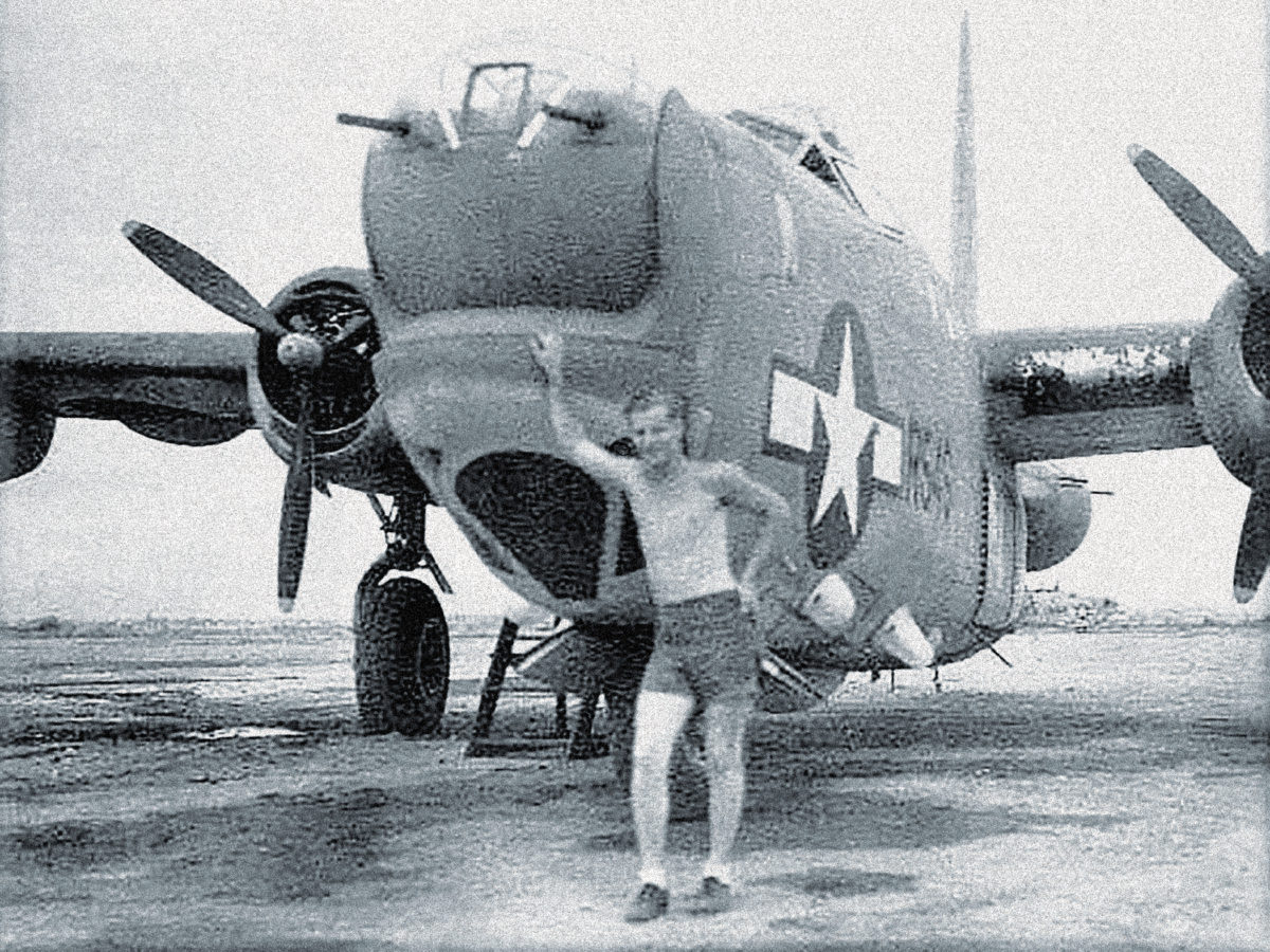 ww2-us-privateer-patrol-bomber-runway