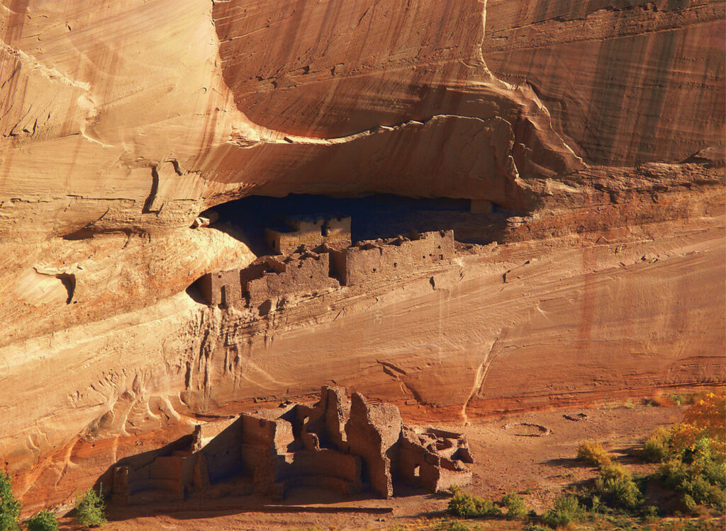Photo of Navajo cliff dwellings.