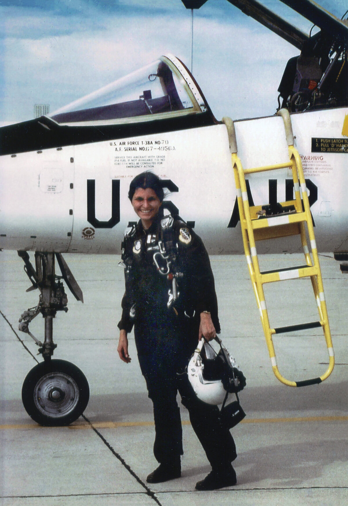 carmen-lucci-aviator