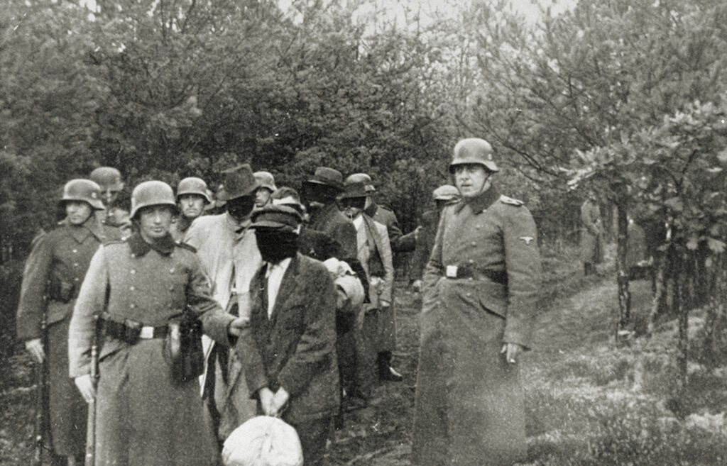 nazi-prisoners-blindfold-ww2