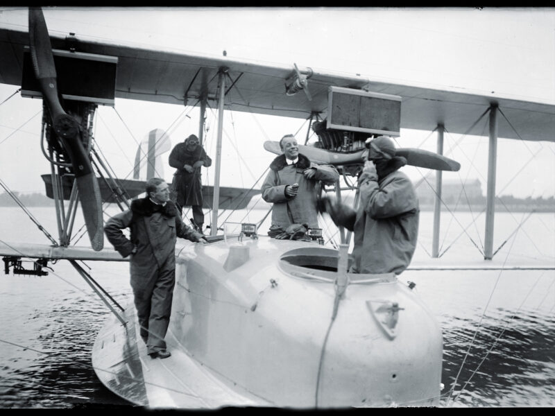 harris-ewing-teddy-roosevelt-plane-potomac-river
