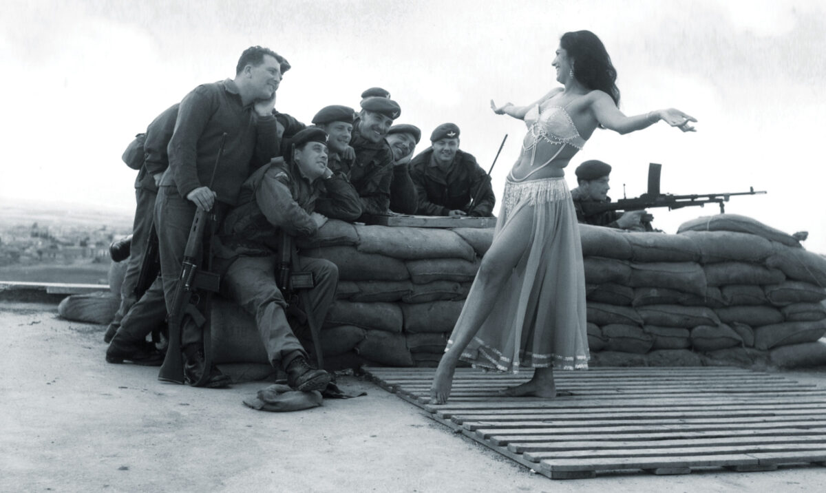 belly-dancer-troops-ww2