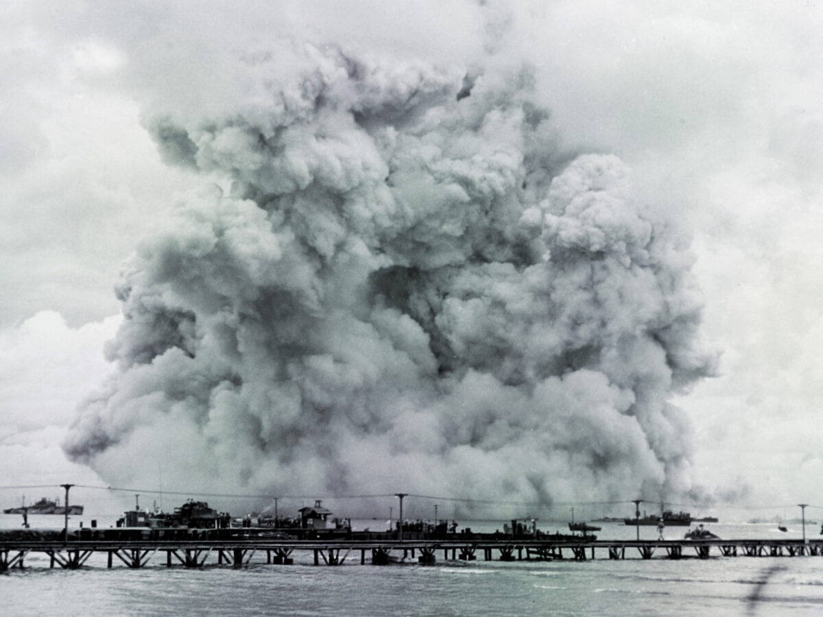 mount-hood-explosion-ww2-cloud