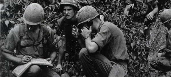 Members of the 1st Bn, 28th Inf., 1st Inf Div, plot the coordination of supporting artillery fire. (SP5 Glenn Rasmussen/National Archives)
